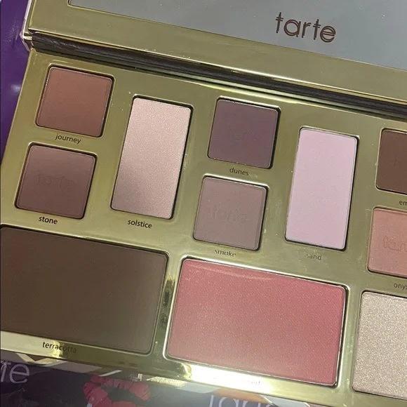 TARTE “CLAY PLAY MUST-HAVE” EYE AND CHEEK PALETTE - Picture 2 of 9